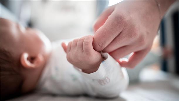 Die zusammengefasste Geburtenziffer lag Anfang der 1960er Jahre noch bei rund fünf Kindern pro Frau.