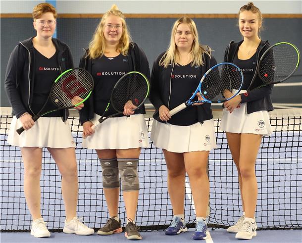 Tennis-Damenmannschaft des TK Nordenham: Deike Büsing, Katharina Bultmann, Jana Okrey, Lilly Müller