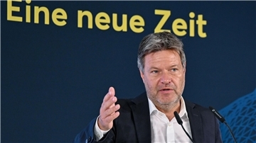 „Diejenigen, die erneuerbare Energien ausbauen, sollen nicht höhere Netzentgelte bezahlen als diejenigen, die es nicht tun“ Bundeswirtschaftsminister Habeck in Bad Saarow.