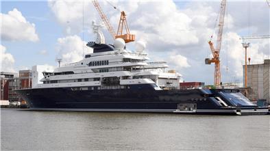 Megayacht „Octopus“ steht jetzt dem Chartermarkt zur Verfügung Yacht Octopus Hafen