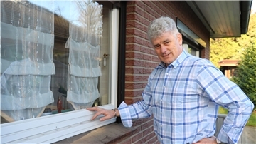 Diese alten Holzfenster wären für einen Einbrecher leicht aufhebeln, sagt Experte Olaf Theuring.