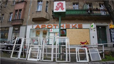 Diese Apotheke wurde teils zerstört.