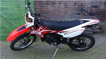 Diese Enduro wurde in Köhlen gestohlen. Jetzt hofft die Polizei auf Hinweise.