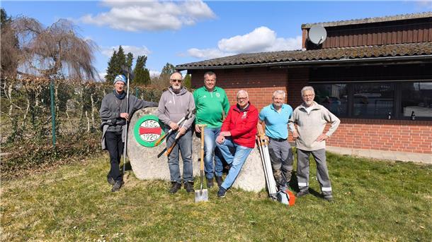 Diese Herren machten das BSC-Gelände frühlingsfit.