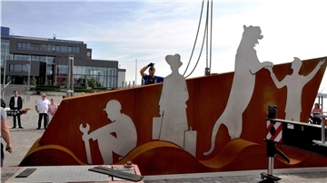Diese Statue in Blexen soll unter anderem an Roy Horn erinnern.