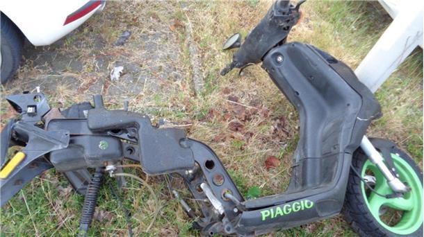 Diesen Motorroller haben unbekannte in der Neuen Aue in Bremerhaven-Lehe illegal entsorgt.