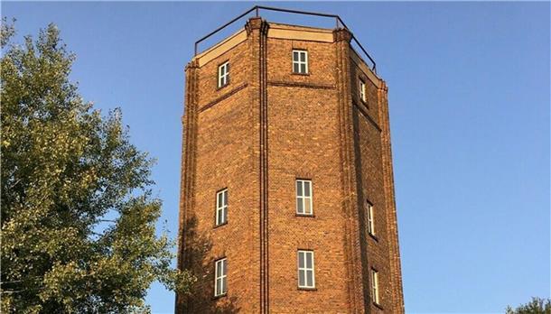 Diesen Wasserturm hat der Zevener Multi-Unternehmer Fynn Kliemann erworben.