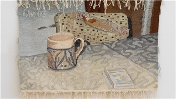 Dieser Gobelin von Ingrid Wiener trägt den Titel „The Holy See of Whitehouse Cabins“ und stammt aus dem Jahr 2003.