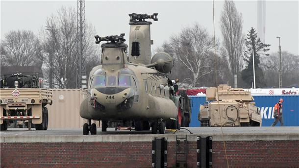Dieser große Hubschrauber ohne Rotorblätter stand schon vor der Ankunft der "Endurance" auf der ABC-Halbinsel.