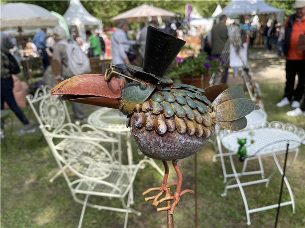 Dieser schräge Vogel ist eine Zierde für jeden Garten - jedenfalls, wenn der Besitzer mit ein bisschen Humor gesegnet ist.