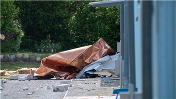 Dieses Ferienhaus ist bei der Explosion nicht unbeschadet davongekommen.
