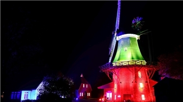 Moorseer Mühle, bunt beleuchtet