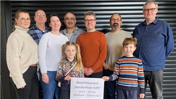 Dieses Team organisiert das Benefizkonzert am Freitag, 24. Februar, für die Erdbebenopfer in der Türkei und in Syrien (von links): Janina Holitschke-Kirsch, Yeti Mansena, Simone Nierobisch, Mustafa Dogan, Nils Humboldt, Bayram Dogan und Albert Mumme mit Carlotta Holitschke-Kirsch und Nick Nierobisch. Es fehlen Sherin Wefer und Ahmet Akdogan.