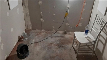 Dieses undatierte am 02.08.2023 vom Federal Bureau of Investigation’s Portland Field Office zur Verfügung gestellte Foto zeigt das Innere einer behelfsmäßigen Zelle.