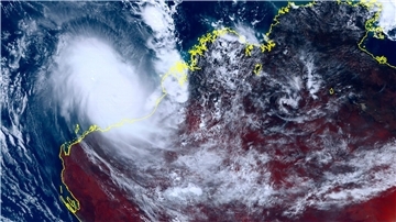 Dieses vom japanischen Wettersatelliten Himawari-8 aufgenommene und vom Nationalen Institut für Informations- und Kommunikationstechnologie zur Verfügung gestellte Satellitenbild zeigt den Zyklon Ilsa, der sich der australischen Westküste nähert.