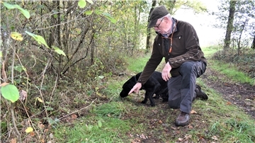 Dietrich Fricke und sein Hund Ivo.