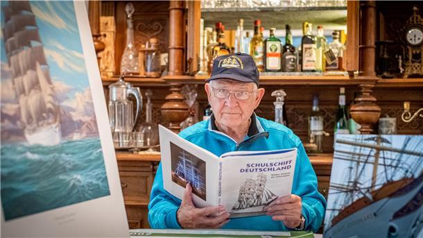 Dietrich Malchow (81) aus Bremerhaven möchte die "Schulschiff "Deutschland" nach Bremerhaven zu holen. Dafür hat er ein Treuhand-Spendenkonto eingerichtet.