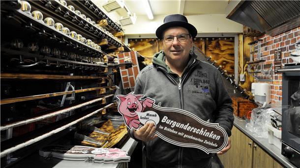 Dietrich Meier ist seit 34 Jahren Schausteller. Er verkauft Bauernbratwurst, Burgunderschinken, Spanferkel und klassische Imbissware. Seit einem halben Jahr hat er keinen Cent Umsatz gemacht.