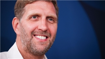 Dirk Nowitzki hat seinen Geburtstag beim Basketball gefeiert.