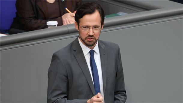 SPD will Einigung bei E-Auto-Prämie und Agrardiesel prüfen Dirk Wiese ist Vizefraktionsvorsitzender der SPD. Hier im Bundestag.