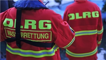 DLRG, Feuerwehr und Polizei mussten eine Leiche aus dem Oberen Ausee in Ulm bergen. (Symbolbild)