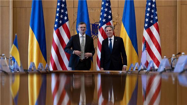 Krieg gegen die Ukraine: So ist die Lage Dmytro Kuleba (l) und Antony Blinken vor dem Beginn ihrer Gespräche.