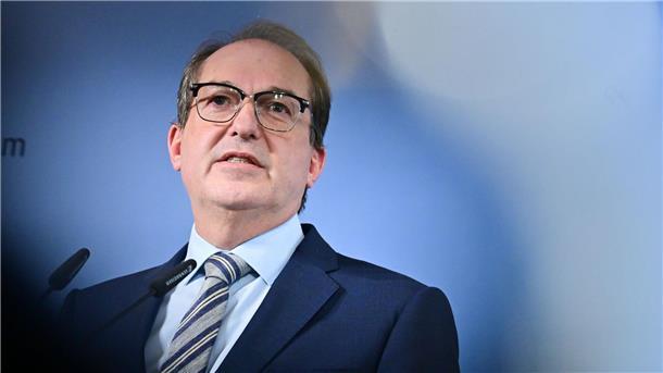 Dobrindt will Islamisten mit aller Härte des Rechtsstaats begegnen. 