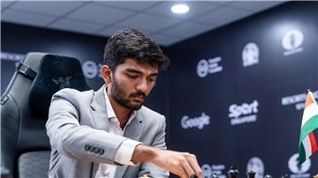 Erster Sieg für Schach-Teenager Gukesh in WM-Duell Dommaraju Gukesh konnte die dritte Partie der Schach-WM für sich entscheiden.