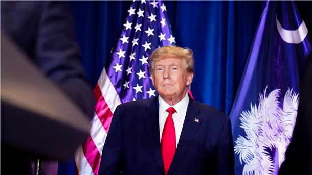 Trump beginnt mit Wahlkampf für neue Kandidatur  Donald Trump bei einer Wahlkampfveranstaltung in South Carolina.