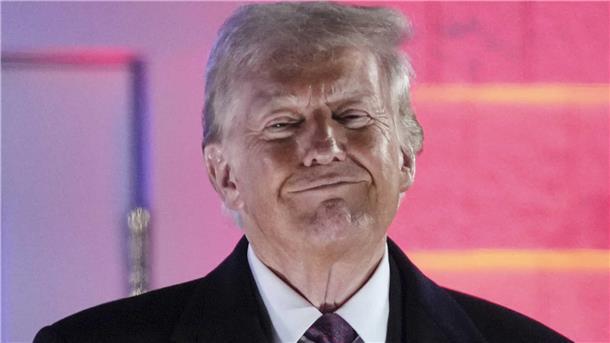 Der designierte US-Präsident Donald Trump lächelt. Er hat seinen eigenen Krypto-Meme-Coin gestartet.