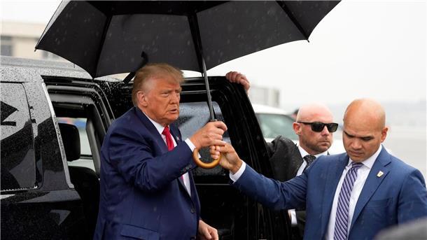 Donald Trump ist der erste Ex-Präsident in der US-Geschichte, der sich wegen mutmaßlicher Straftaten vor Gericht verantworten muss.
