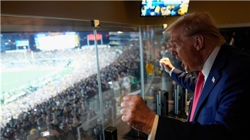 Donald Trump könnte als erster amtierender Präsident beim Super Bowl anwesend sein.