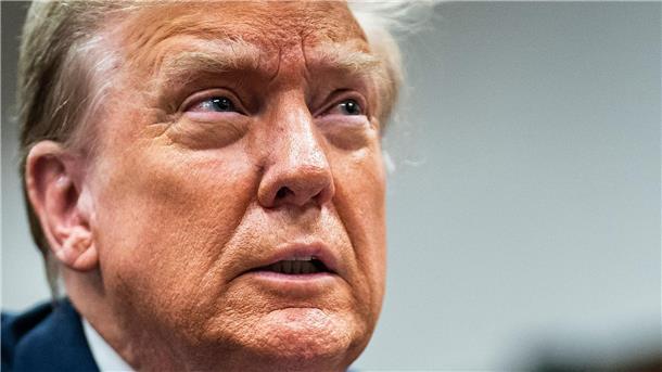 Betrug oder Unschuld? Schweigegeldprozess gegen Trump läuft Donald Trump steht vor Gericht: Die Staatsanwaltschaft legt dem Ex-Präsidenten in dem Prozess die Fälschung von Geschäftsunterlagen zur Last.