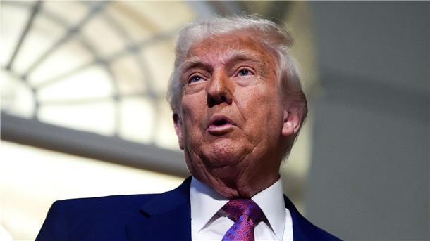 Trumps Steuerpläne: KfW sieht USA vor Schuldenspirale Donald Trump will die Wirtschaft mit teuren Steuersenkungen ankurbeln. (Archivbild)