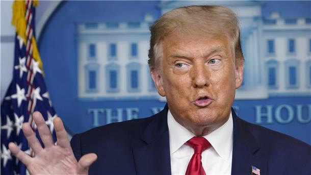Trump schickt 1200-Dollar-Schecks auch nach Bremerhaven Donald Trumps Name steht auf den Schecks.