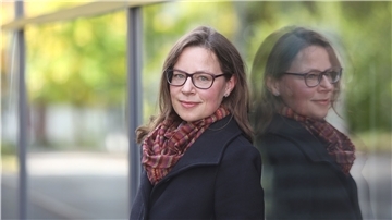 Doreen Brandt sagt, man müsse keine Angst vor Plattdeutsch haben. Die 39-Jährige Wissenschaftlerin lehrt ab dem Wintersemester an der Uni Oldenburg und soll als Juniorprofessorin die Ausbildung von Niederdeutsch-Lehrern fördern.