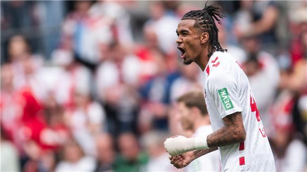 3:1 gegen Münster: Köln neuer Zweitliga-Tabellenführer Downs bejubelt sein Tor zur Vorentscheidung.