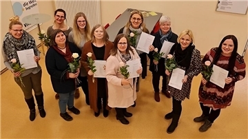Dozentinnen und Teilnehmerinnen zeigen sich mit dem Verlauf der Weiterbildung zufrieden.