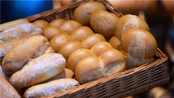 Nordenham und Butjadingen: Hier gibt‘s am 31.Oktober Brötchen In einem Korb liegen Brötchen.