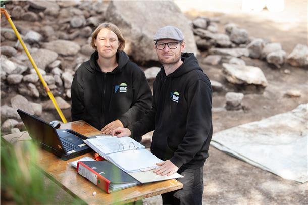 Dr. Anja Behrens und Dr. Moritz Mennenga vom Niedersächsischen Institut für hist...