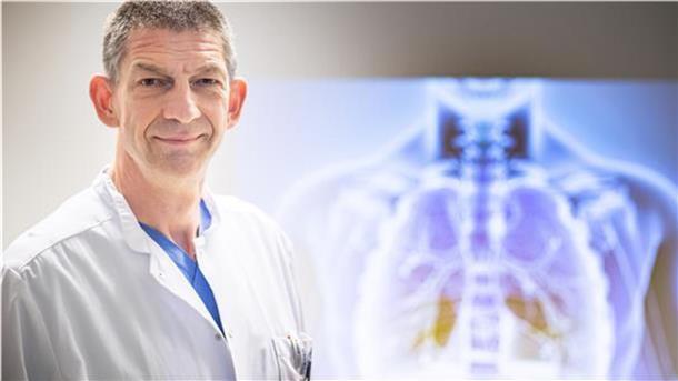 Dr. Christoph Schaudt ist Chefarzt der Bremerhavener Klinik für Pneumologie, Intensiv- und Beatmungsmedizin am Ameos Klinikum am Bürgerpark.