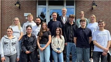 Ausbildungsstart beim Oldenburgisch-Ostfriesischen Wasserverband (OOWV) mit Sitz in Brake (Landkreis Wesermarsch): Zwölf Azubis legen los.