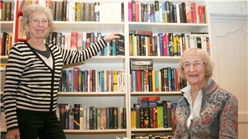 Dr. Susanne Pross (links) und Margret Siegel lieben Bücher und stöbern auch gerne selber in der Leselust. Den Verein haben sie vor zehn Jahren gegründet.