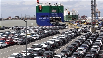 Drehschreibe Bremerhaven: Hier werden im Jahr mehr als 1,7 Millionen Fahrzeuge umgeschlagen, darunter zunehmend auch E-Autos.