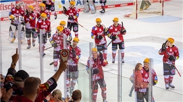 Ehrenrunde der Pinguins-Spieler