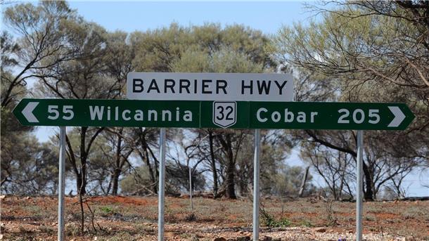 Eltern gestorben: Kinder überleben 55 Stunden im Outback Drei Kinder haben mehr als zwei Tage lang unter extremen Bedingungen im australischen Outback überlebt.
