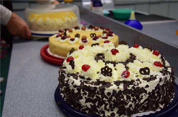 Klassiker ist meistens eine Männertorte Drei fertige Torten