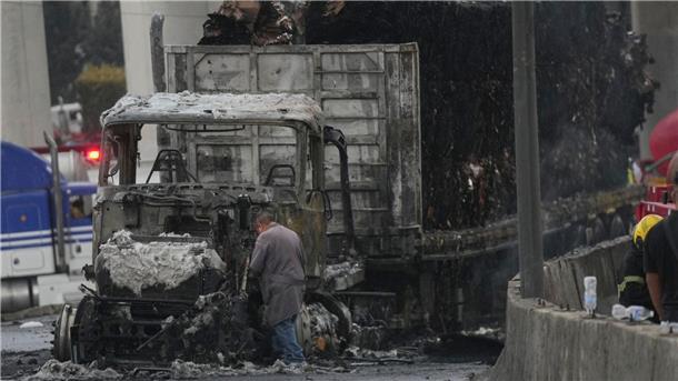 Mexiko: Drei Tote und 70 Verletzte nach Tankwagen-Explosion Drei Menschen kamen bei der Explosion ums Leben, 70 wurden verletzt.