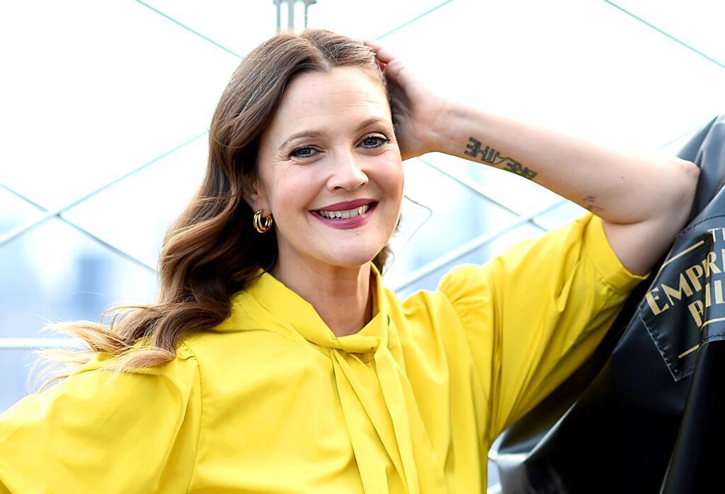 Das kleine Mädchen aus „E.T.“ - Drew Barrymore - wird 50 Drew Barrymore 2020 bei ihrer Talkshow „The Drew Barrymore Show“ im Empire State Building.