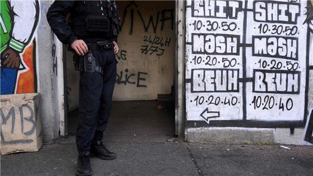 Gefürchteter Marseiller Drogenboss festgenommen Drogenhandelsplatz im Wohnprojekt Maison-Blanche im Norden von Marseille. Drogenbanden dominieren in Marseille ganze Wohnviertel, regelmäßig gibt es tödliche Abrechnungen.